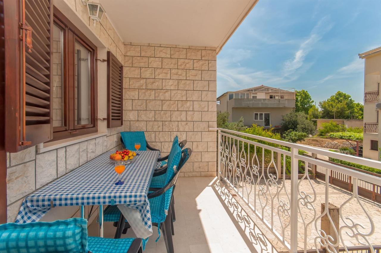 Apartments Ricina Dugi Rat Exterior photo